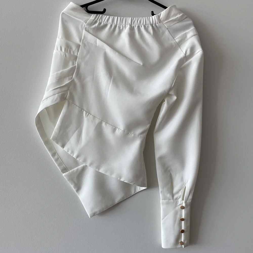 ๐ CAZNC THE LABEL - White One Shoulder Top๐ - Picture 5 of 16
